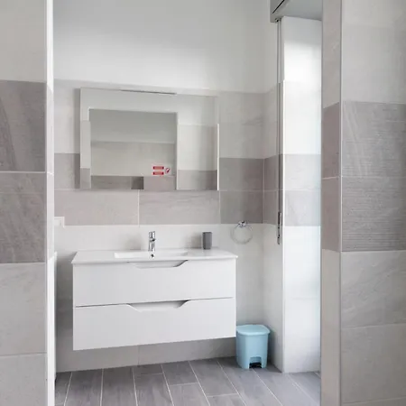 Gray Pearl - Modern In The City Center أرونا